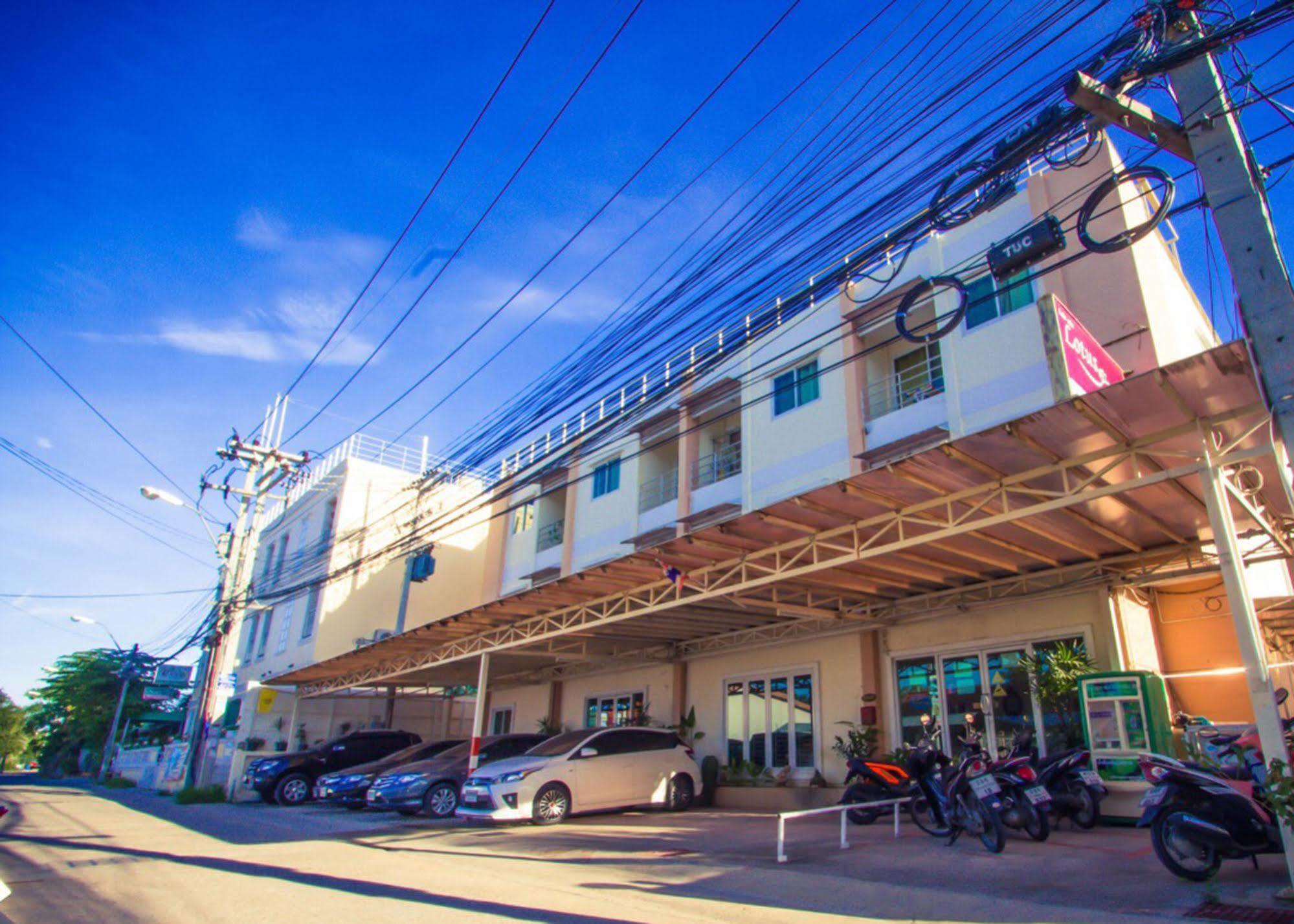 Lotus Suite HHQ Exterior foto